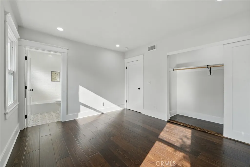 2111 S Bronson Ave, Los Angeles, California 90018 home-pic-13